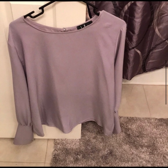 ✨Lulu's Blouse✨ - Picture 3 of 4